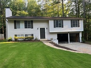 Building Photo - 305 Hembree Forest Cir