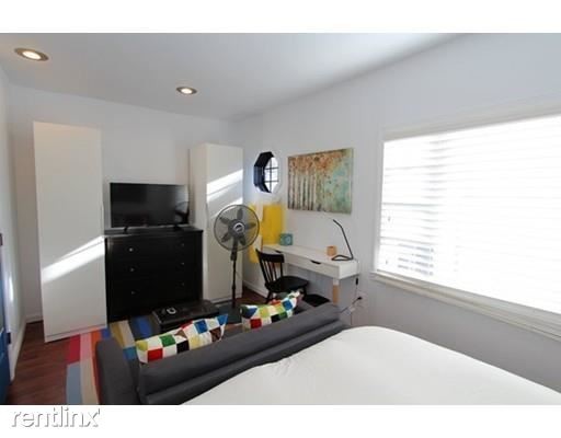 Building Photo - 3 br, 2 bath  - 216 Everett St #2