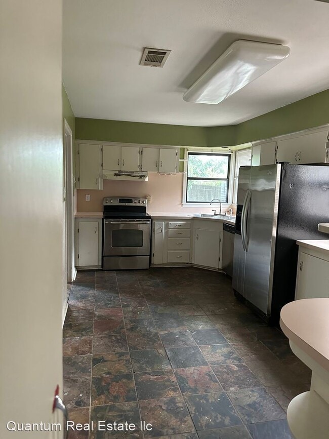 Building Photo - 3 br, 2 bath House - 4002 S. P ST