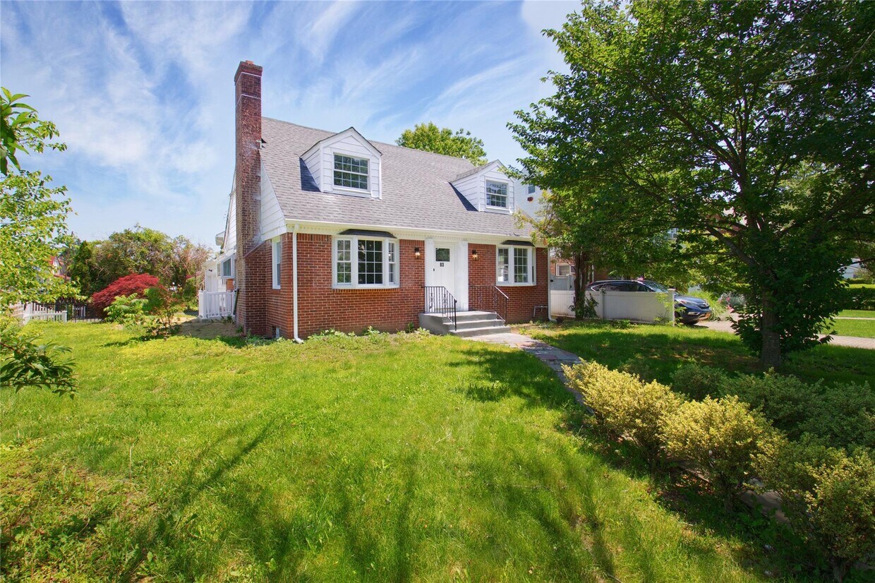 Foto principal - 83 Ingraham Blvd