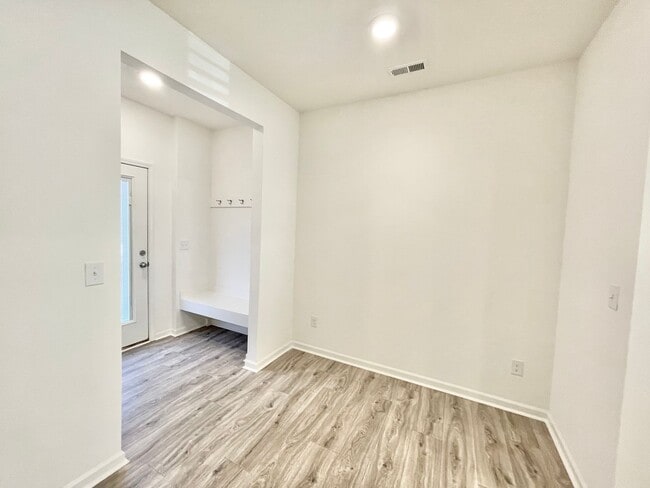 Building Photo - Charming townhome community in Mooresville...