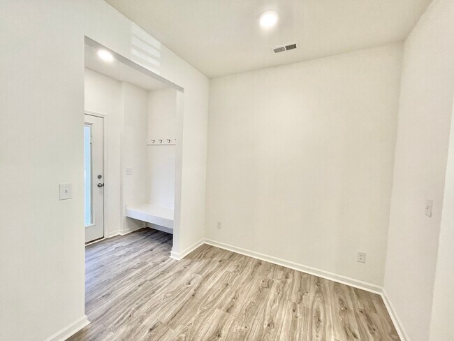 Foto del edificio - Charming townhome community in Mooresville...