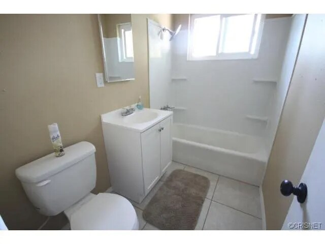 Building Photo - 471 E Nugent St