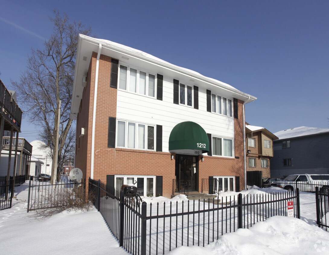 Building Photo - 1212 E St