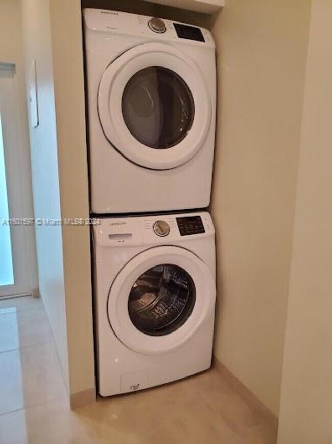 Building Photo - $2,700