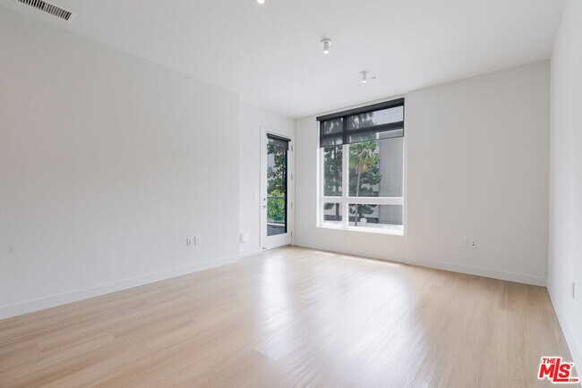 Foto del edificio - 10601 Washington Blvd