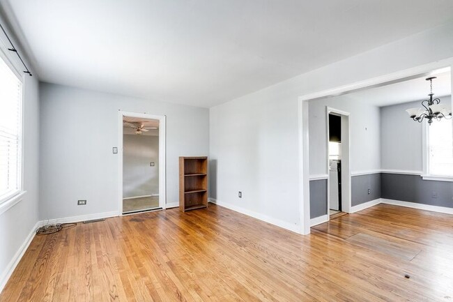 Building Photo - 6313 Morningside Dr