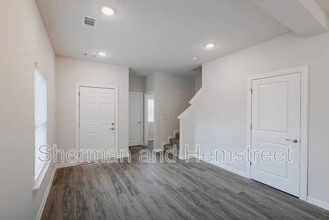 Building Photo - 5022 Mimosa Dr