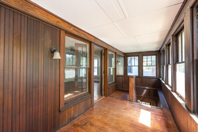 Porch/Entry 2 - 44 S Ritter Ave