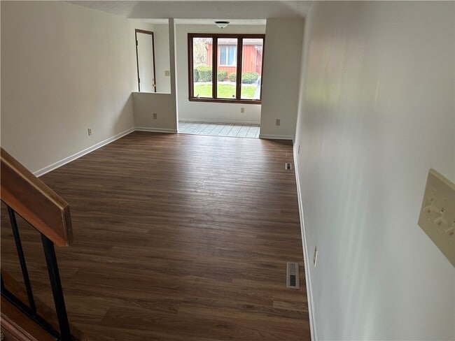 Building Photo - 24 Spring Hill
