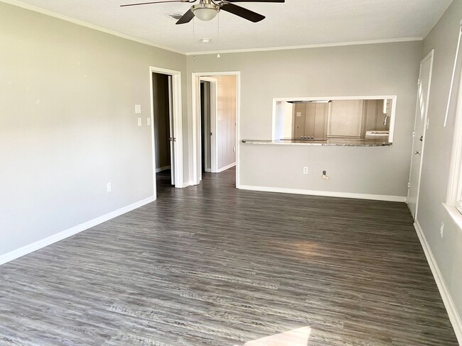 Foto del edificio - 1302 N Maple St