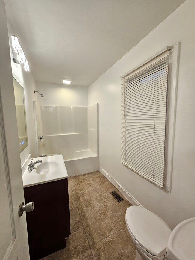 Undated Bath - 43 Parker St