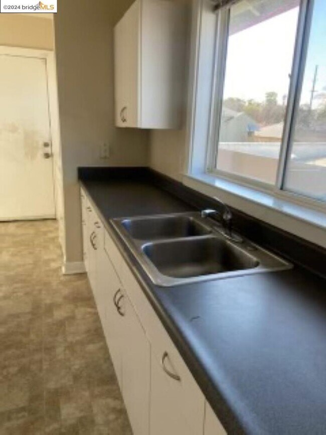 Building Photo - 229 W 11th St