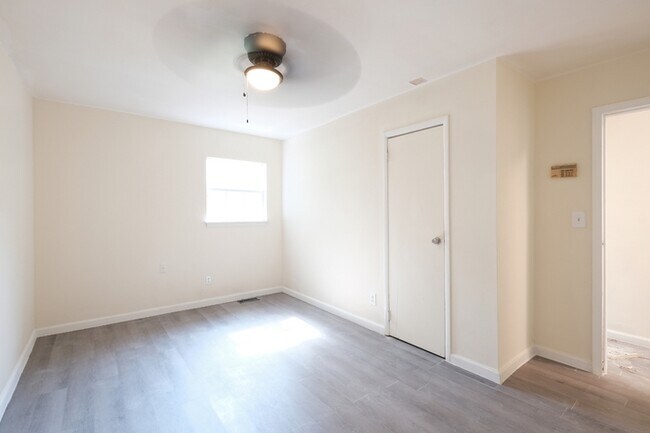 Building Photo - Spacious 4br Ranch Home