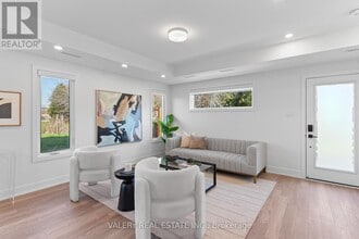 Building Photo - 15 Acorn Ave
