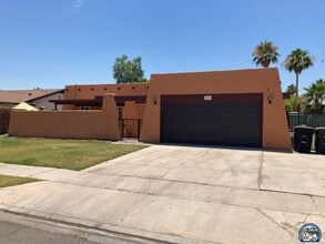 Building Photo - 2010 Willow Dr