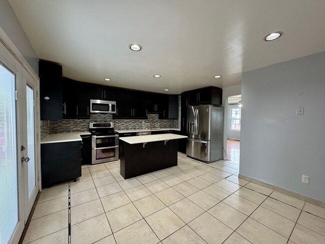 Building Photo - Charming 3 Bedroom/2 Bathroom in Essex, MD!