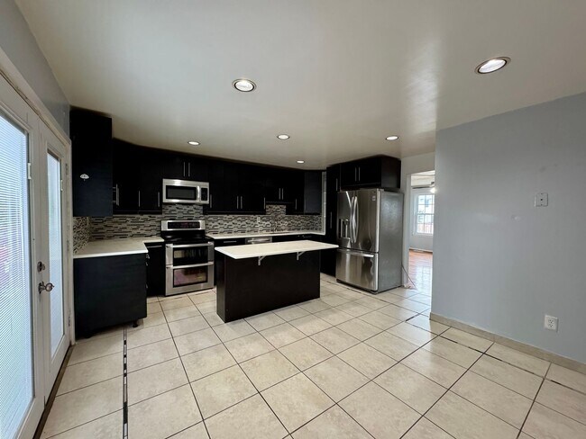 Foto del edificio - Charming 3 Bedroom/2 Bathroom in Essex, MD!