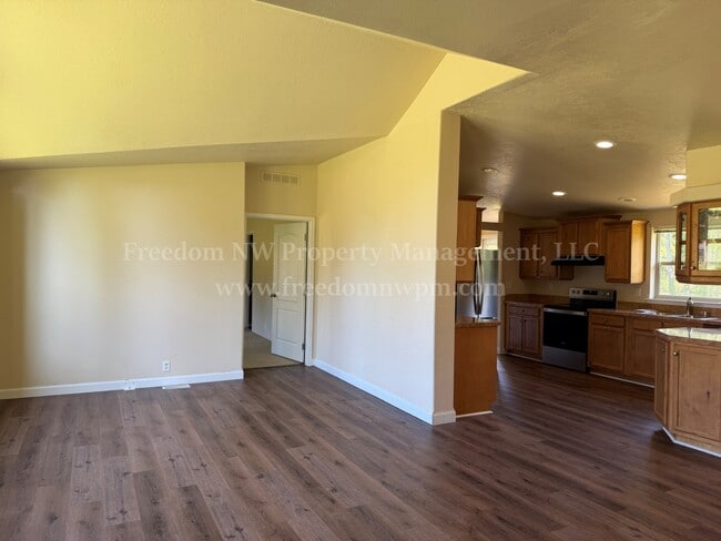 Foto del edificio - 1411 SE Fireweed Rd