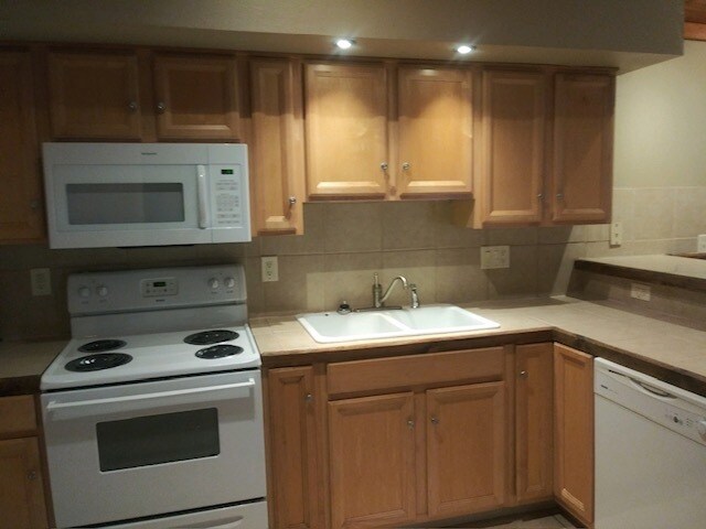 Foto del edificio - 2218 Old Balsam Rd