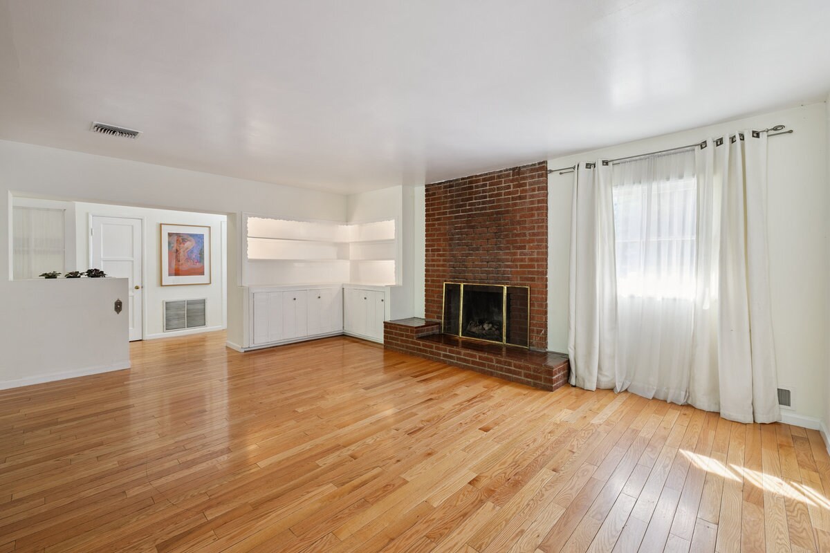 Foto principal - 23265 Leonora Dr