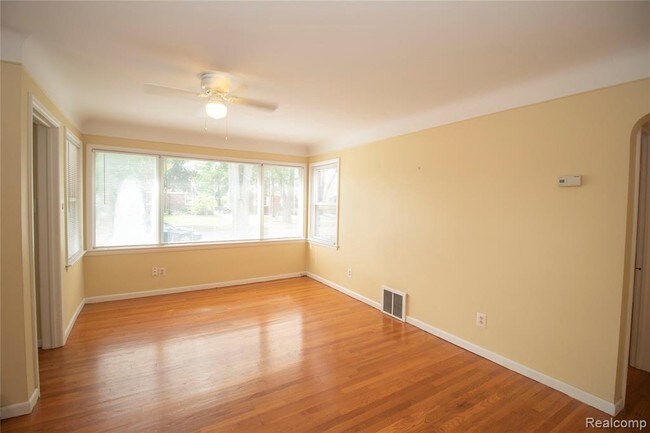 Building Photo - 2360 Ellwood Ave