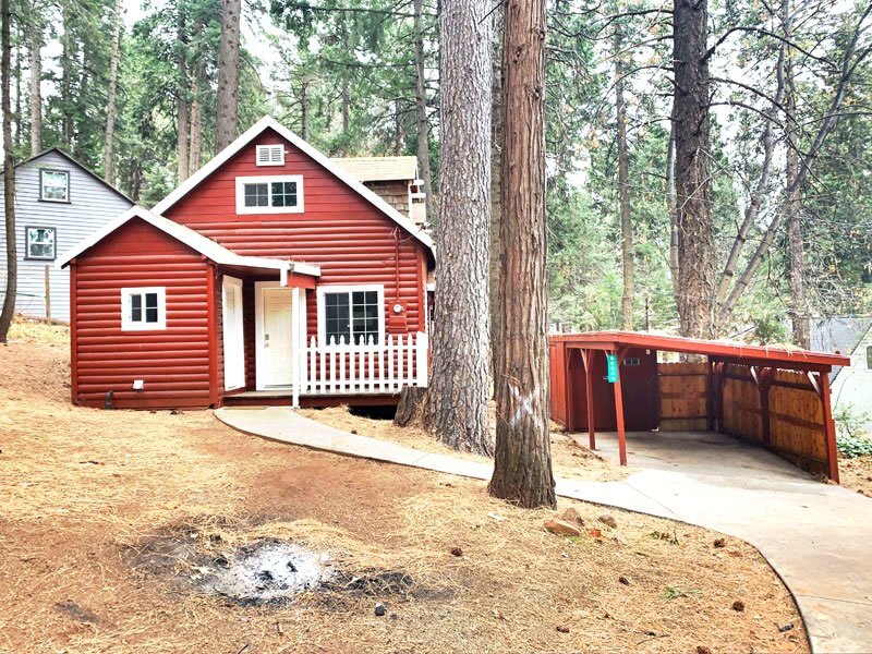 Primary Photo - Adorable log cabin style home for rent!