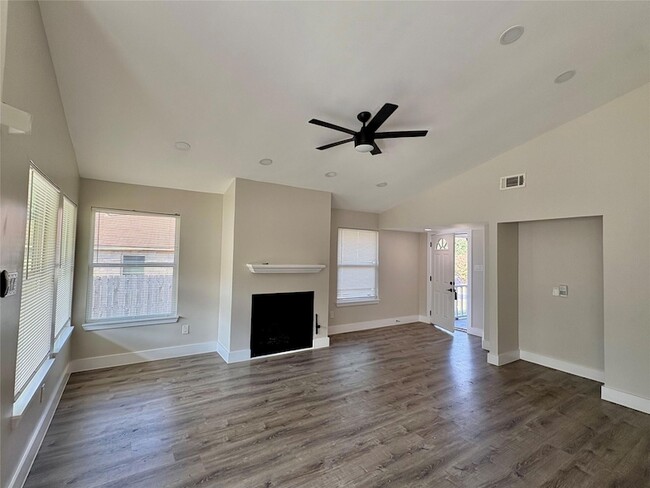 Building Photo - 1103 Stratford Cove