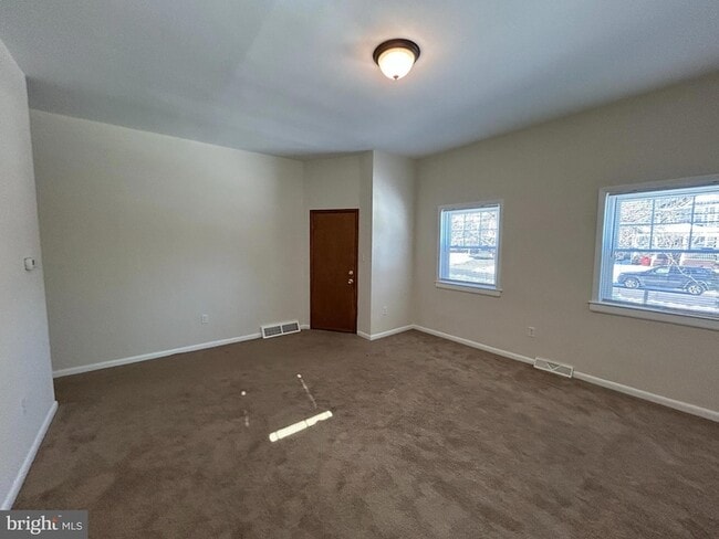 Building Photo - 534 Park Ave