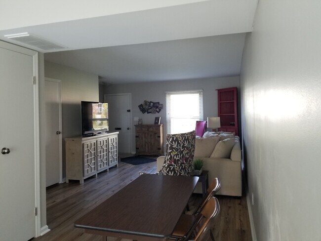 Foto del edificio - 966 Chatham Ln