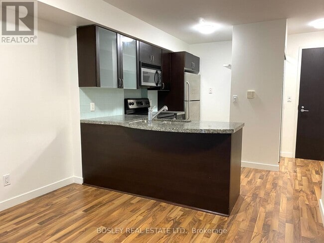 Photo du bâtiment - 1005 King St W