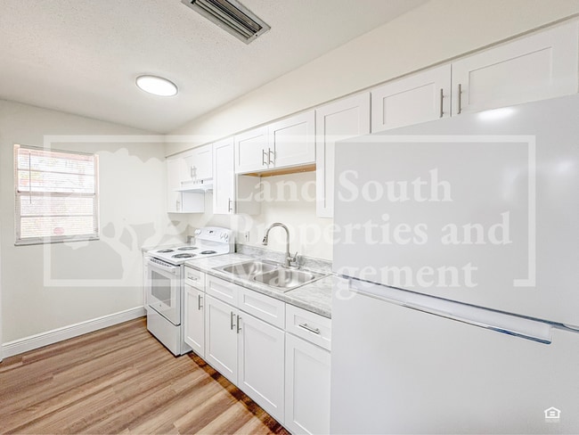 Building Photo - 1511 1/2 S. Dakota Avenue