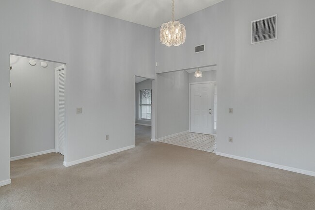 Foto del edificio - 2458 Lorraine Ct S