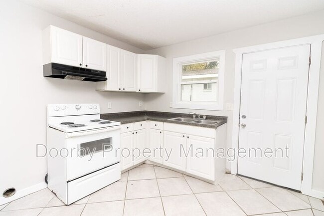 Building Photo - 1104 N Hawthorne St