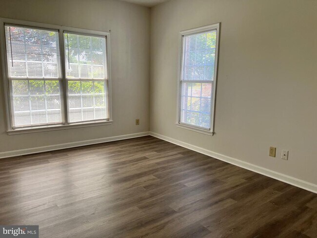 Building Photo - 11307 Macon Dr