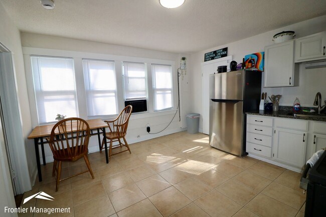 Foto del edificio - 527 Moro St