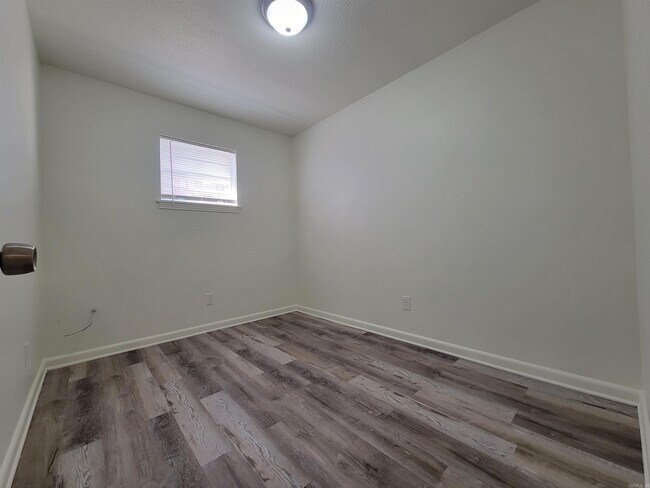 Building Photo - 824 Jane Dr