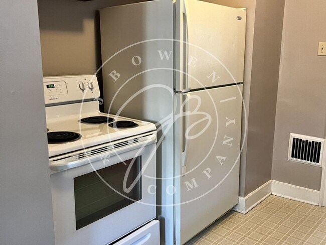 Foto del edificio - Spacious West Toledo lower 2 bedroom duplex
