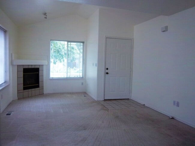 Building Photo - Wonderful Newer Construction Home With Gre...