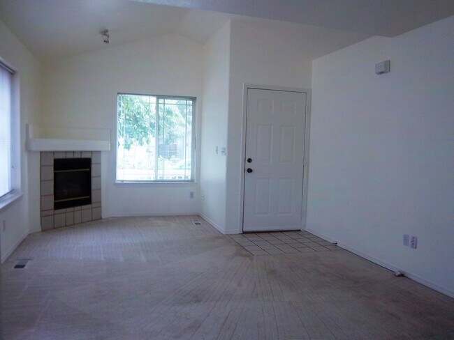 Foto del edificio - Wonderful Newer Construction Home With Gre...