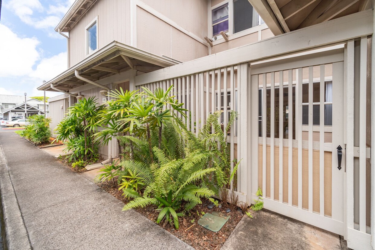 Foto principal - 2 Bd 1 bath 2 Pkg - Mililani Mauka - 95-10...