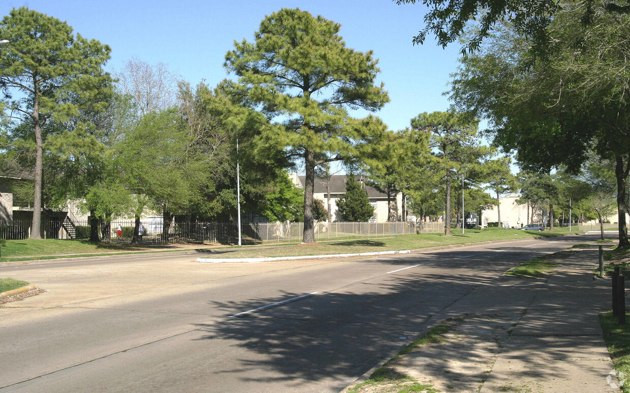 Primary Photo - Amir Apartments