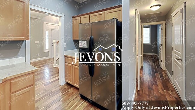 Building Photo - Luxury two-story single-family home in Fir...