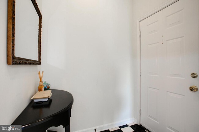 Building Photo - 2405 1/2 20th St NW