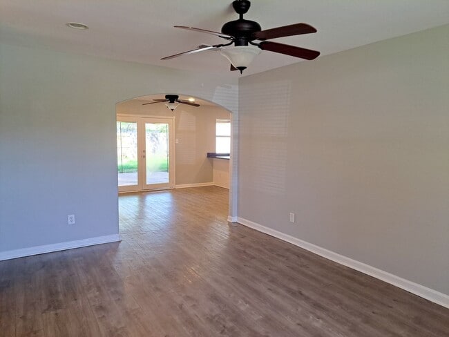 Foto del edificio - 3 Bedroom / 2 Bath / 2 Car Garage