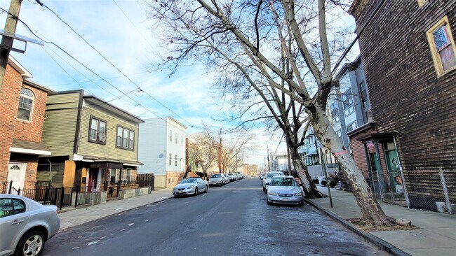 Building Photo - 222 Halladay St