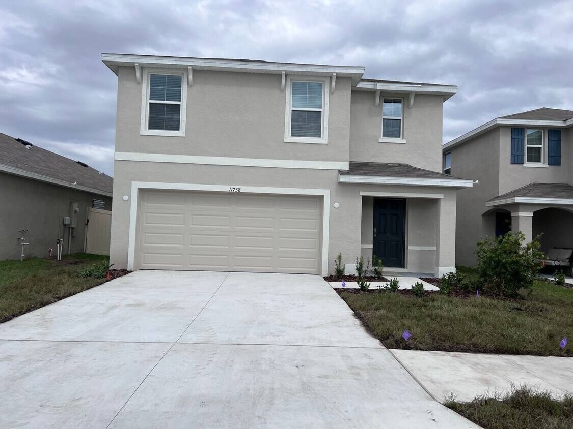 Primary Photo - 5 Bedroom, 3 Bathroom house in Riverview.