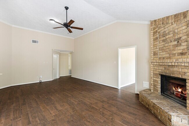 Building Photo - 21435 Deerhaven Dr