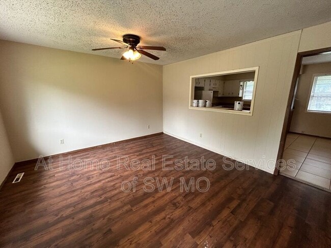 Foto del edificio - 1507 Birch Ln