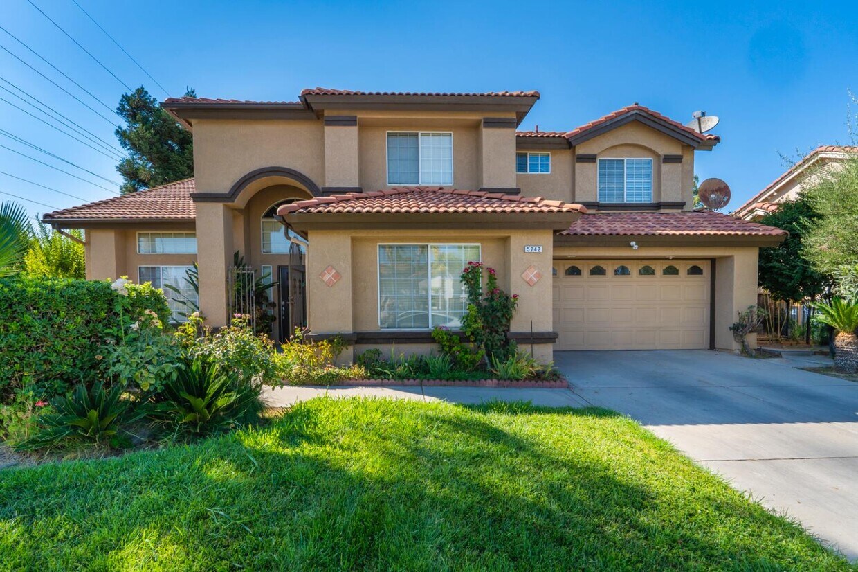Foto principal - 5742 W Palo Alto Ave